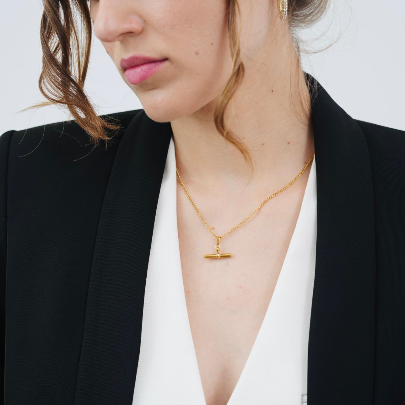 Balance Beam T-Bar Necklace-Explore our elegant Balance Beam T-Bar Chain Necklace collection. Enhance your style with our sophisticated designs. Order now for timeless elegance! 🏆-Dazzledvenus