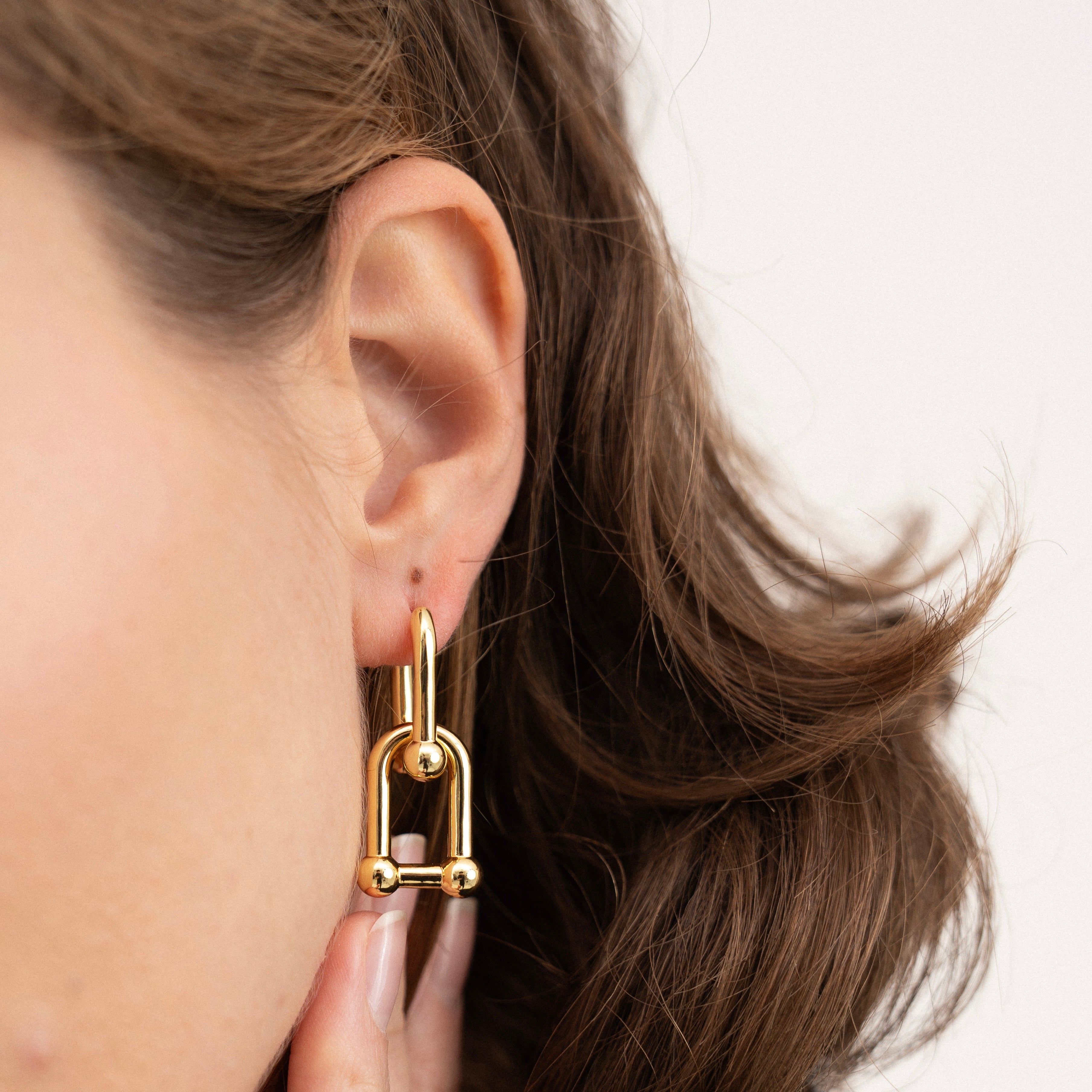 Billie Horseshoe Earring-Dazzledvenus