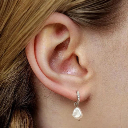 Baroque Pearl Dainty Huggie Hoop Earring--Dazzledvenus
