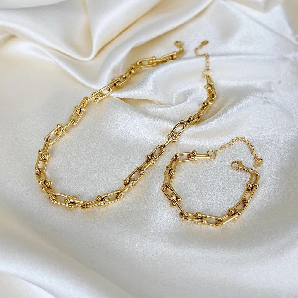 Billie Horseshoe Bracelet-Dazzledvenus