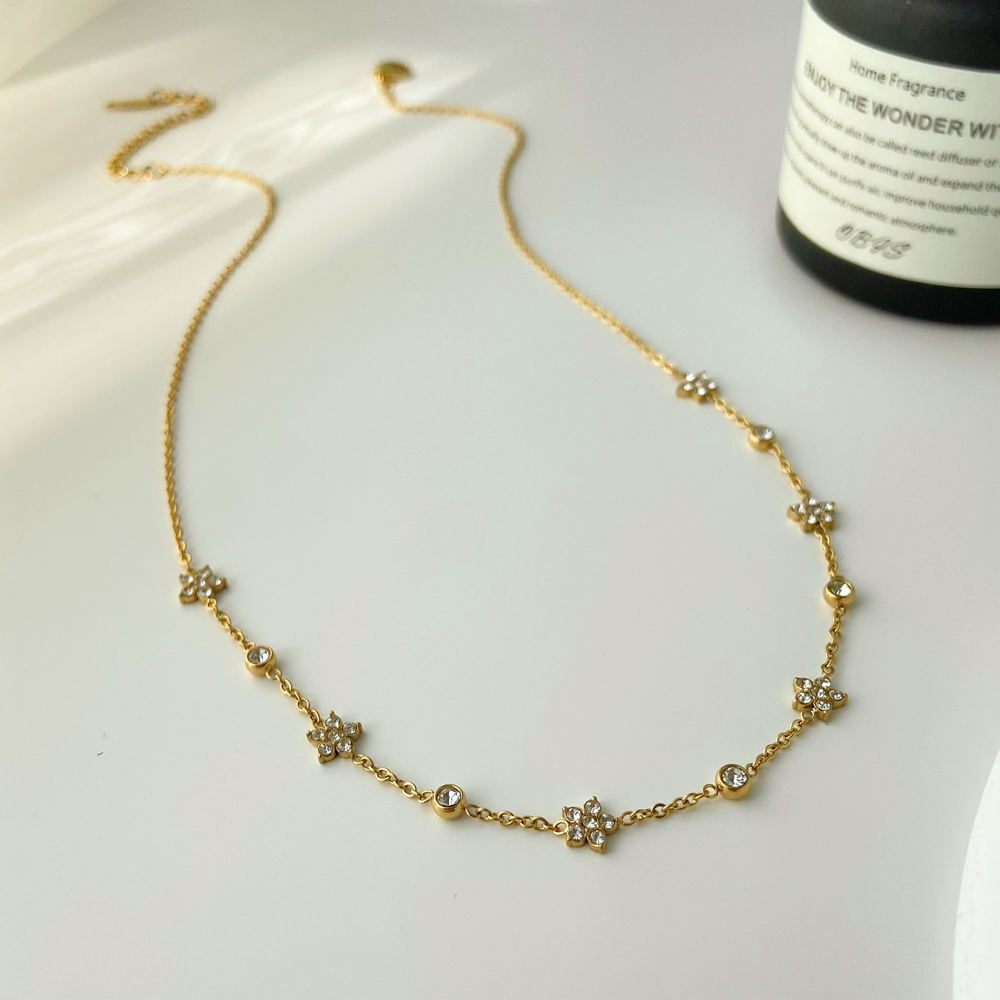 Dainty Flower Chain Necklace--Dazzledvenus