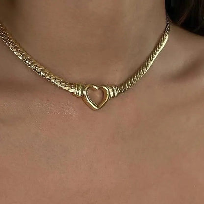 Hollow Heart Love Collar Necklace--Dazzledvenus