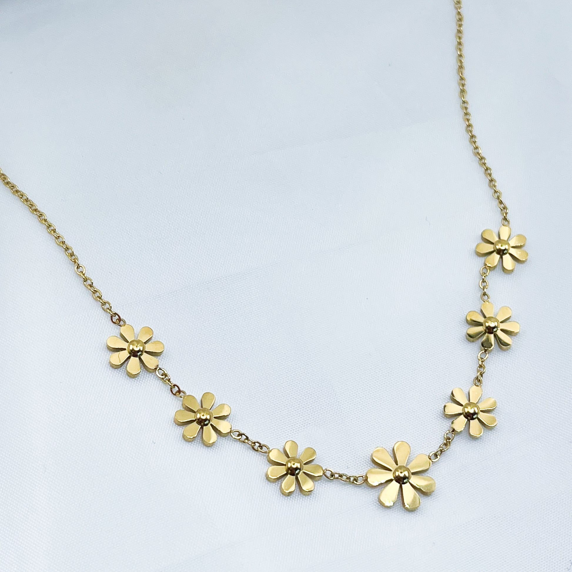 Daisies Flower Charm Delicate Necklace-Dazzledvenus