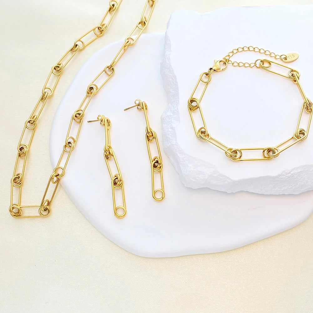 Classic Paper Clip Links Necklace-Dazzledvenus