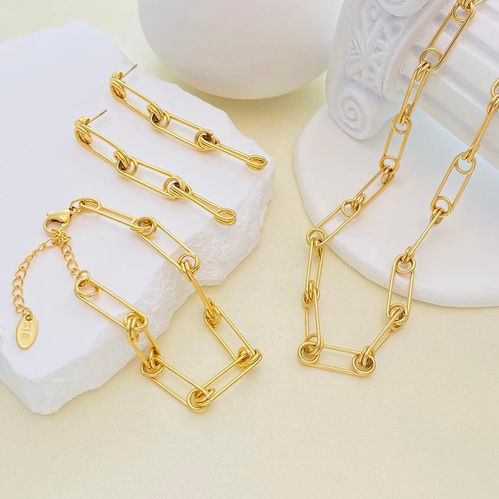 Classic Paper Clip Links Necklace-Dazzledvenus