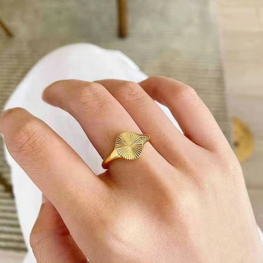 Solar Signet Ring-Dazzledvenus