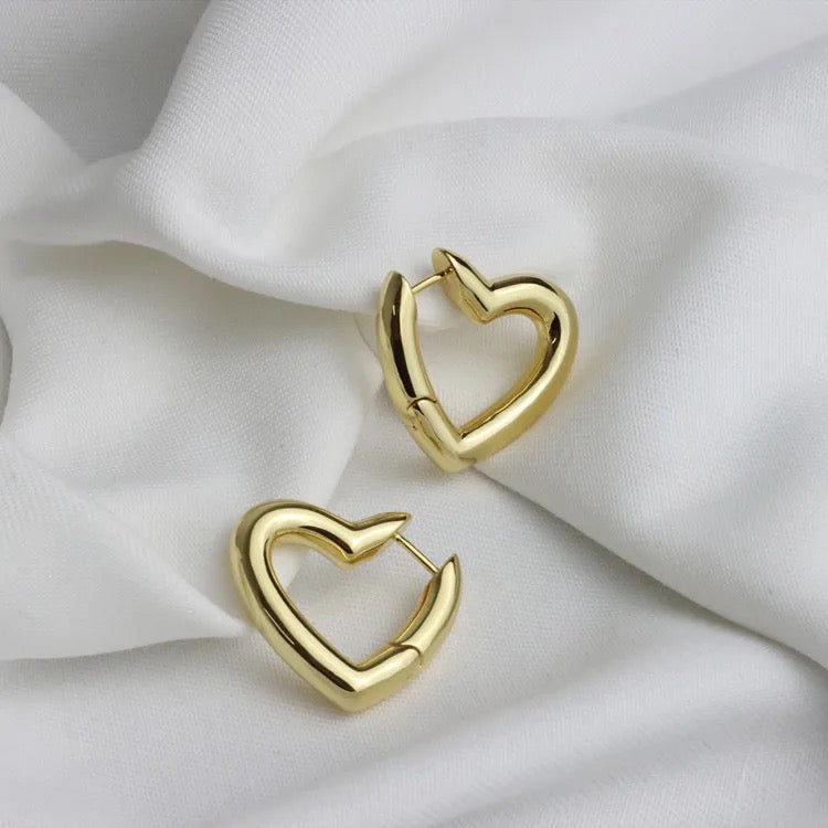 Amour Heart Hoop Earring-Shop our collection of romantic and stylish heart hoop earrings online. Find the perfect accessory to express your love and elevate your style. Purchase now!💟-Dazzledvenus