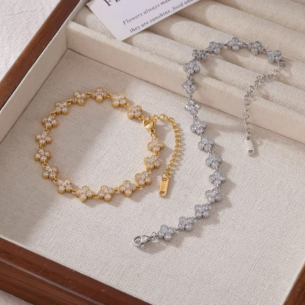 Sparkling Clover Bracelet-Dazzledvenus