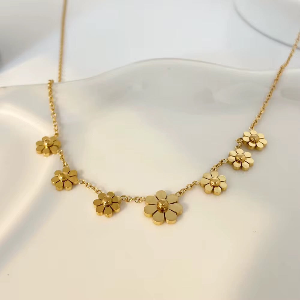 Daisies Flower Necklace-Elevate your style with a charming Tiny Daisies Flower Necklace. Embrace serenity and femininity with this timeless accessory. Shop yours now. 💕-Dazzledvenus