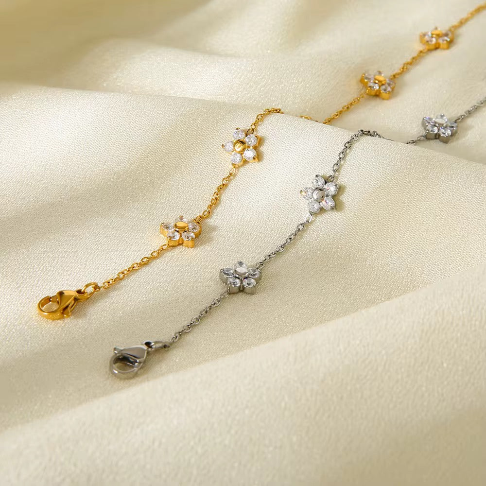 Angelic Clover Bracelet-Dazzledvenus