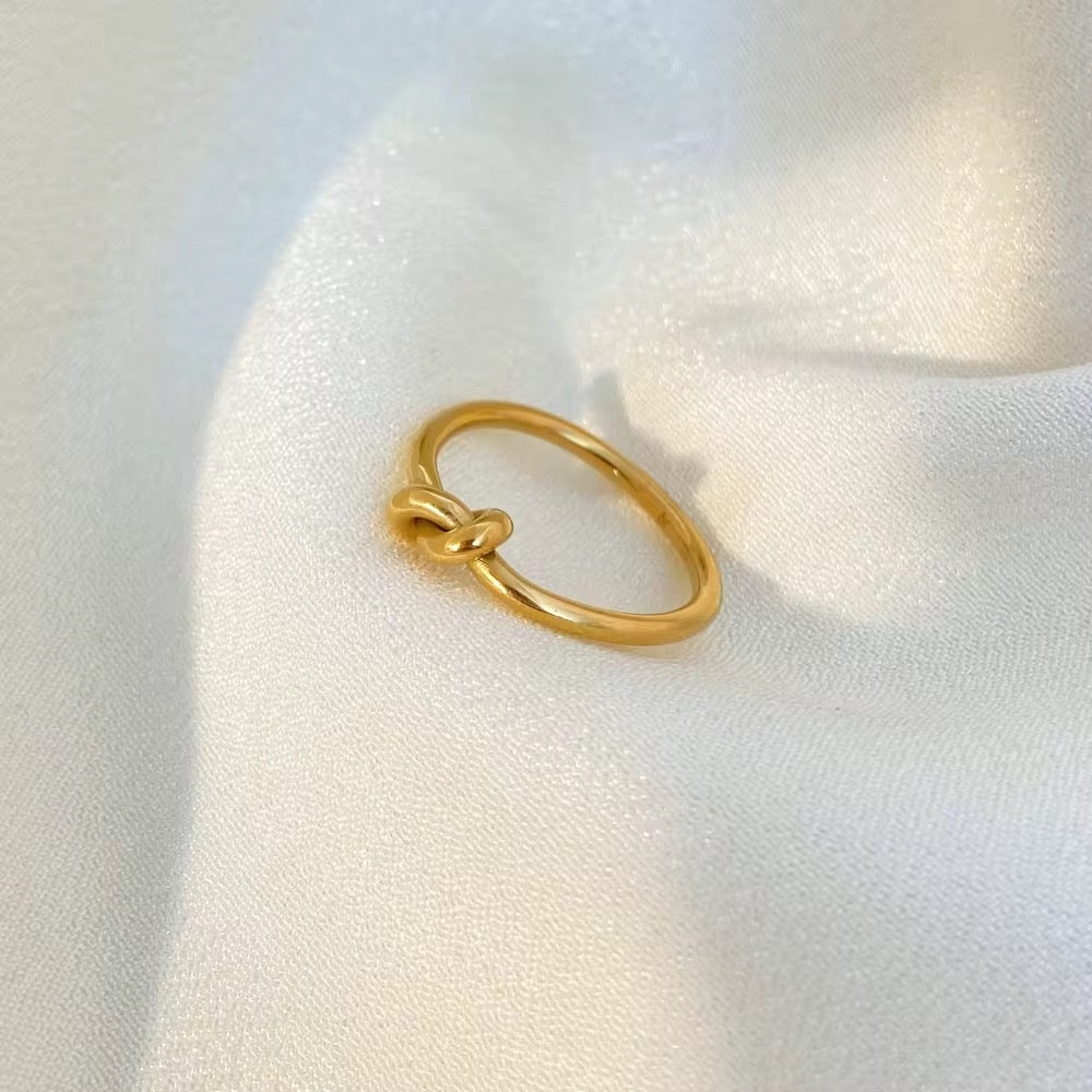 Groove Skinny Knot Ring