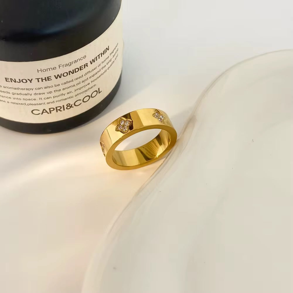 Clover Band Ring-Dazzledvenus
