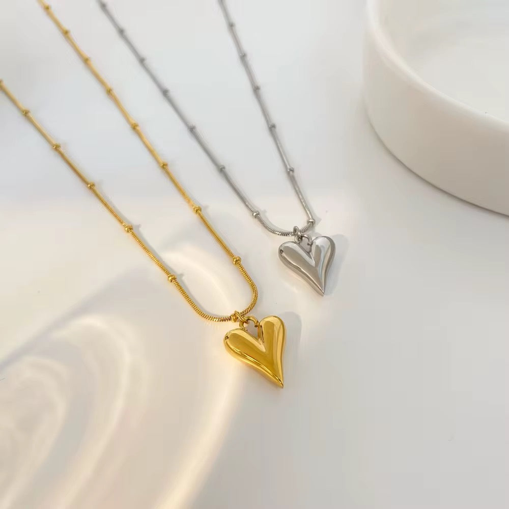 Adore Heart Necklace-Dazzledvenus