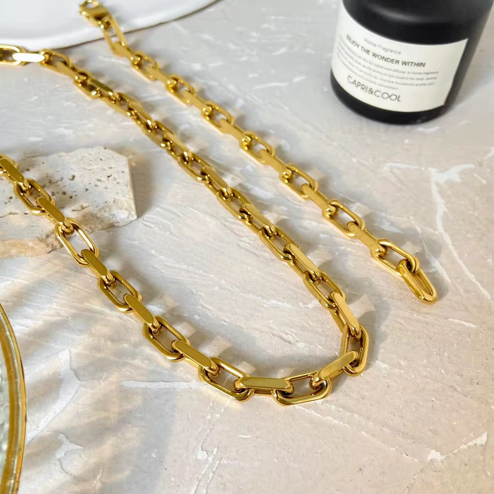 Bold Paperclip Magma Bracelet-Dazzledvenus