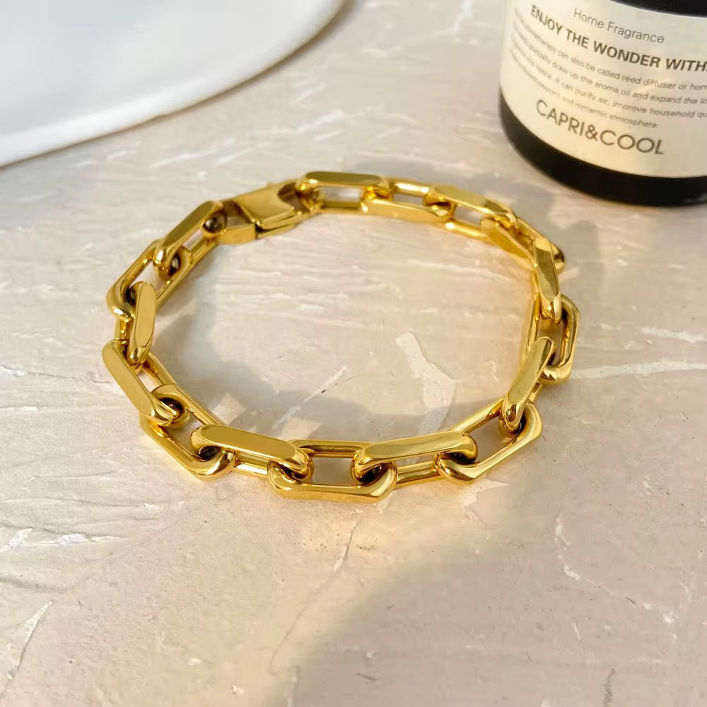 Bold Paperclip Magma Bracelet-Dazzledvenus
