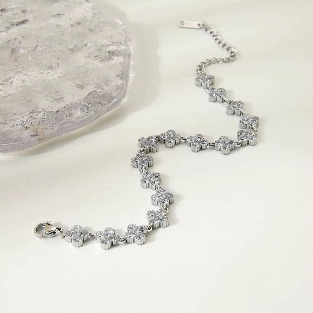 Sparkling Clover Bracelet
