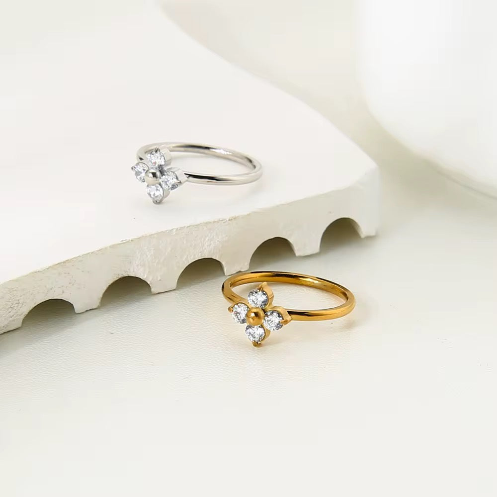 Angelic Clover Ring-Dazzledvenus