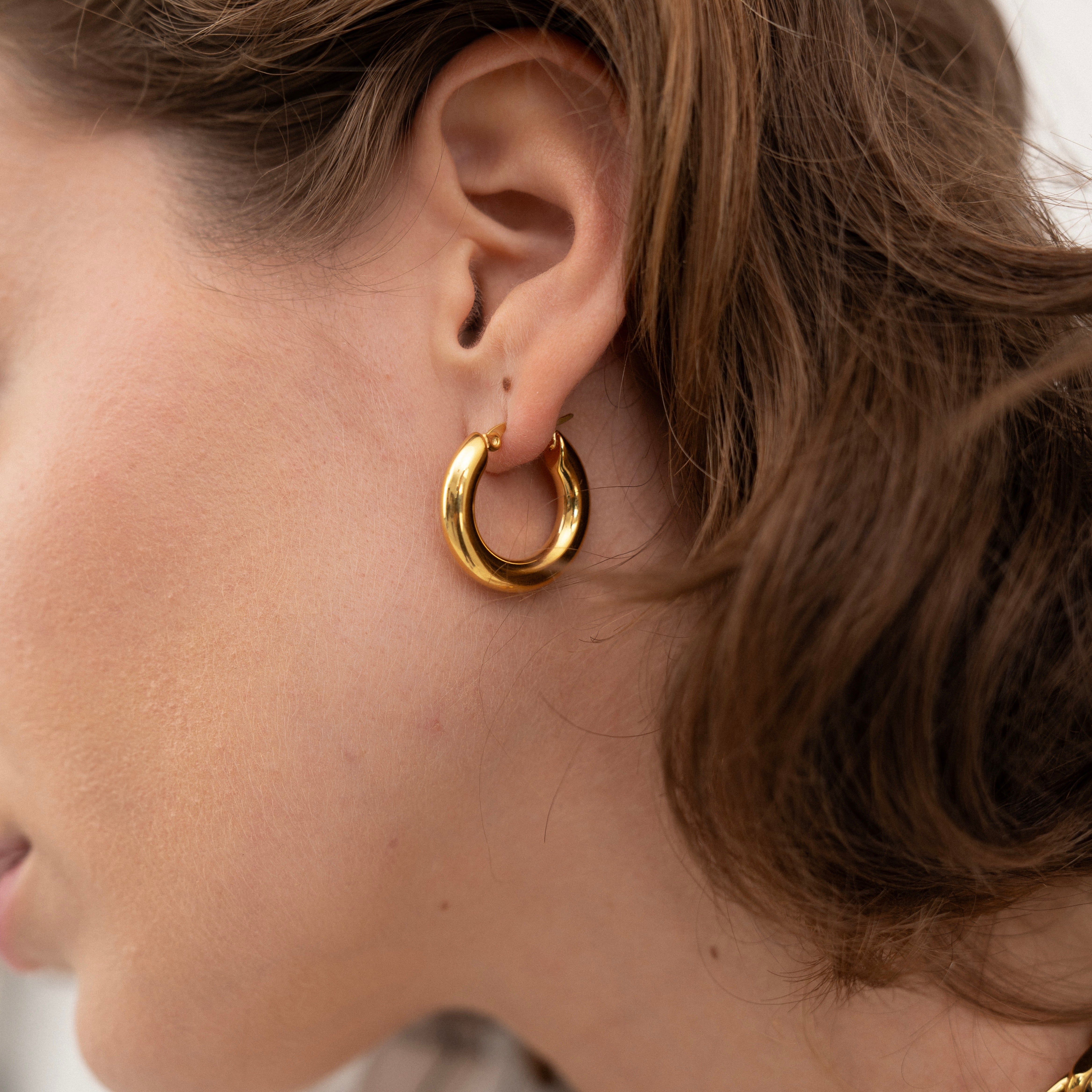 Essential Sleek Hoop Earring-Dazzledvenus