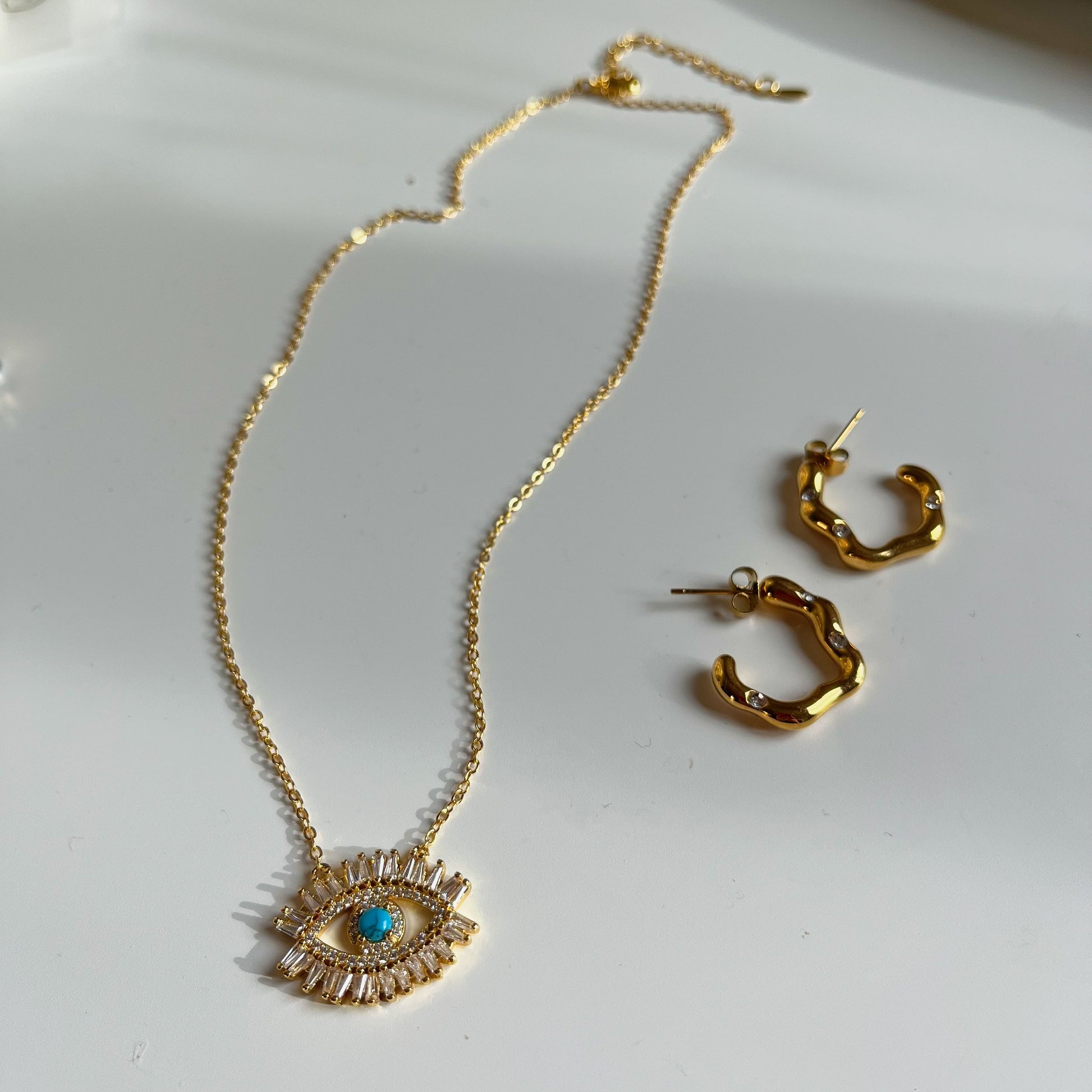 Turquoise Evil Eye Frosted Crystals Necklace-Dazzledvenus